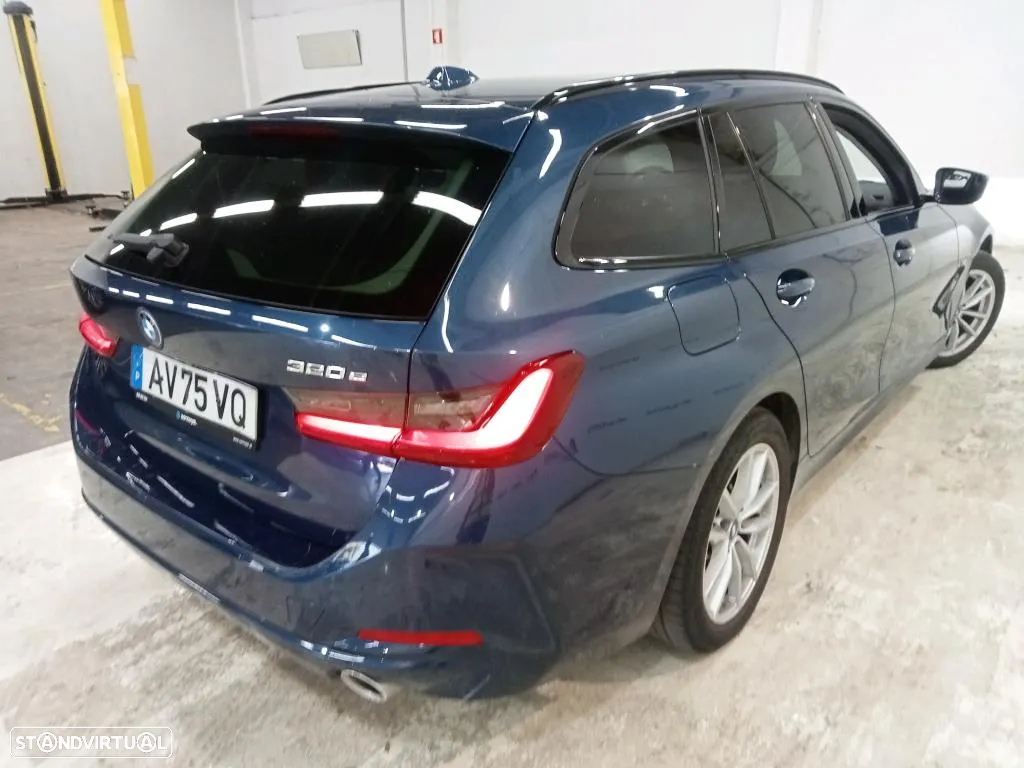 BMW 320 e Touring Auto - 3