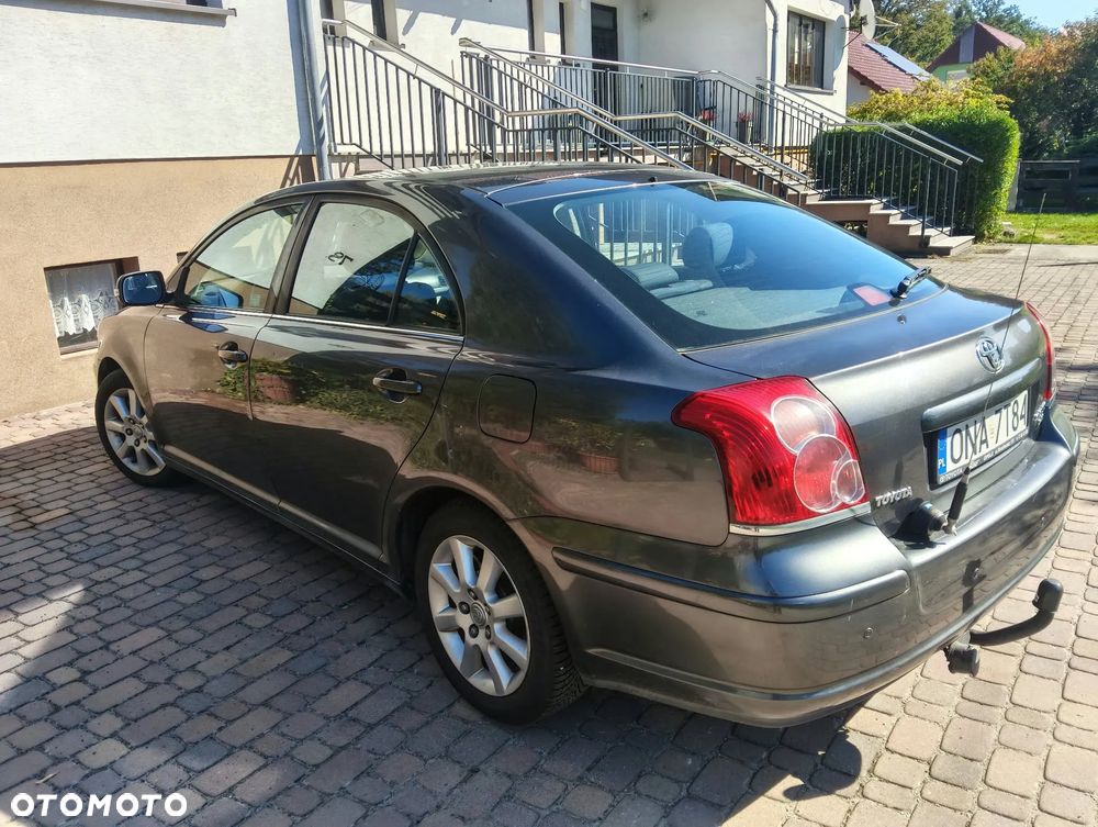 Toyota Avensis 2.2 D-4D Sol Plus - 2