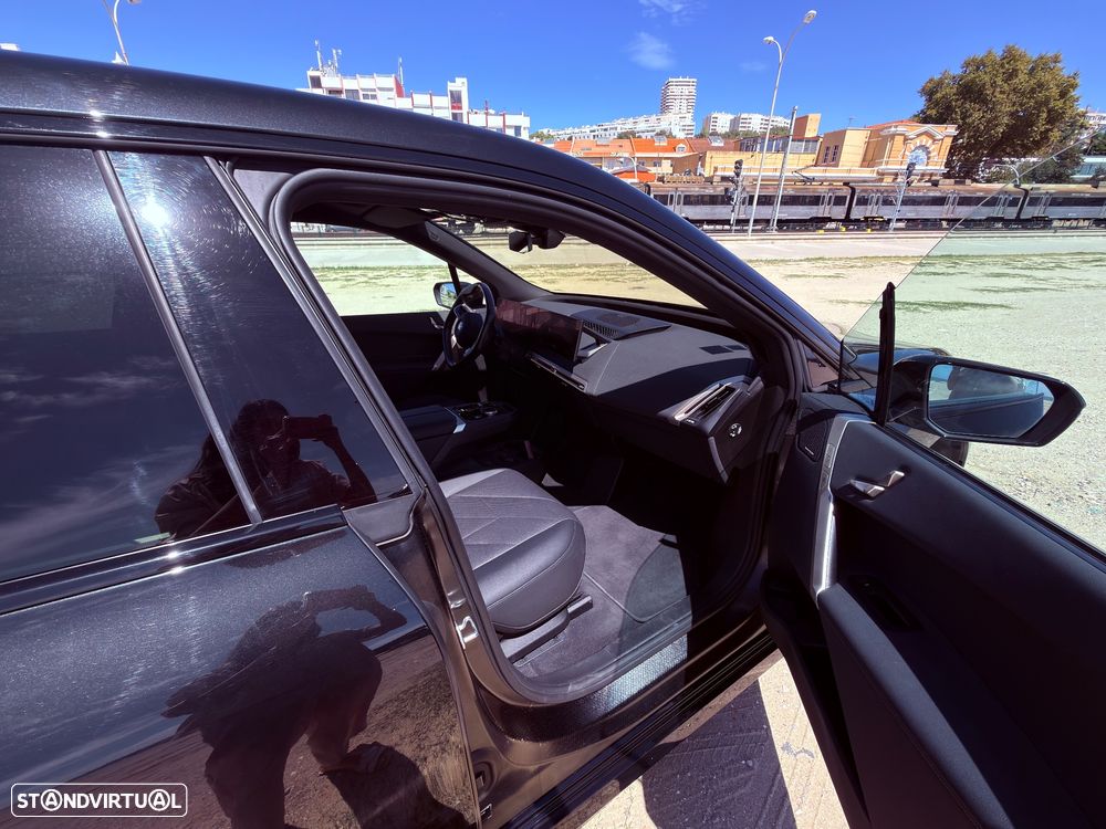 BMW iX xDrive 50 Pack Desportivo — fotografia 25