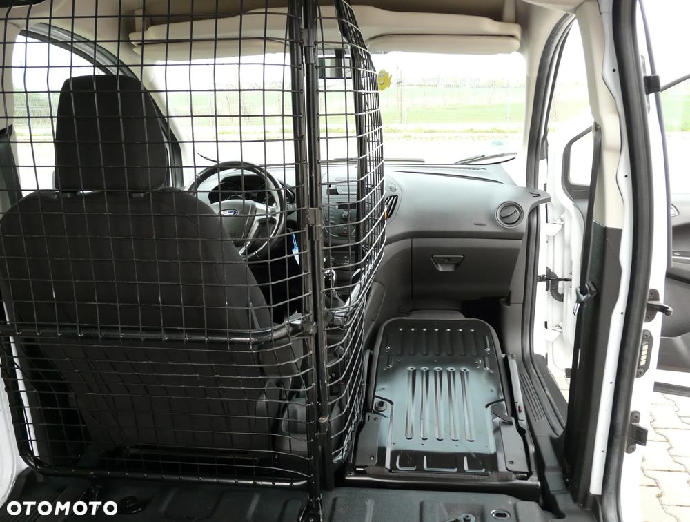 Ford Transit Courier - 18