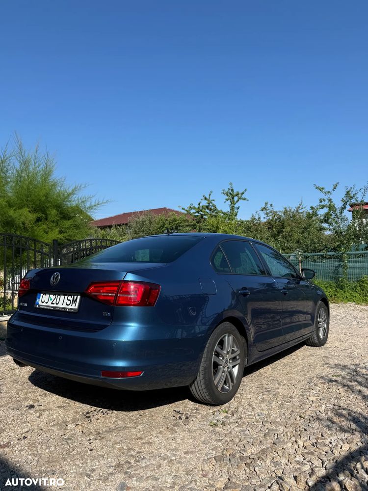 Volkswagen Jetta - 6