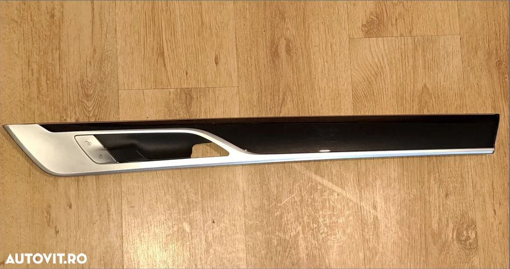 Trim ornament usa fata stanga dreapta negru lucios pianolack si chrome cu lumini ambientale Original BMW G11+LCI G12+LCI - 1