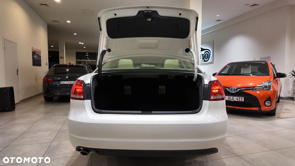 Volkswagen Passat - 40