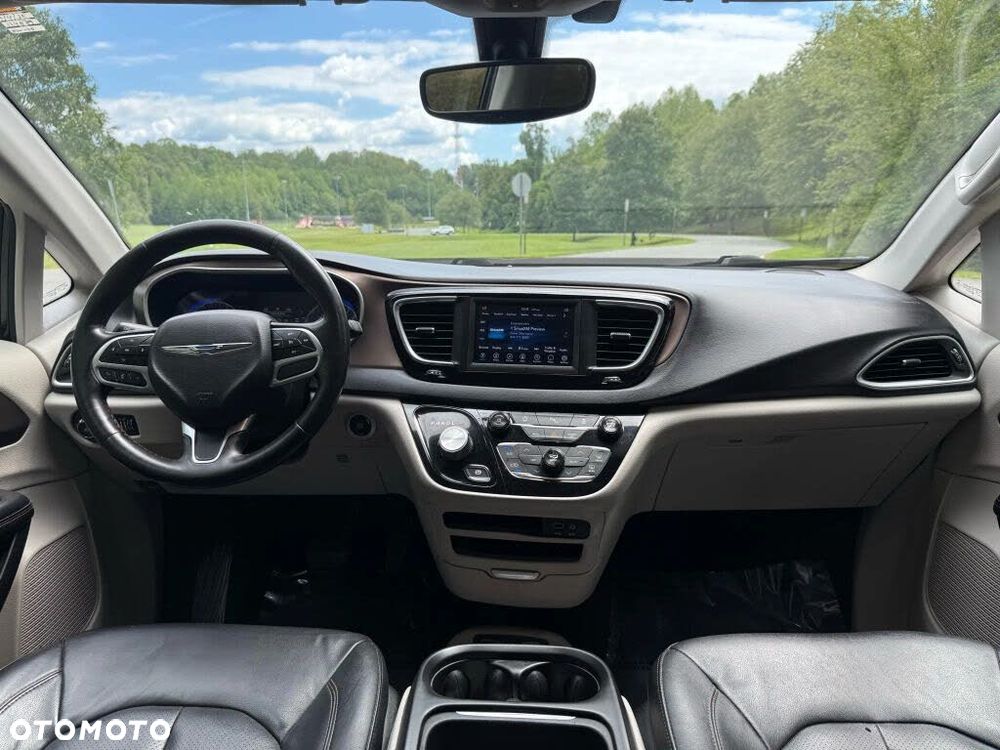 Chrysler Pacifica - 30