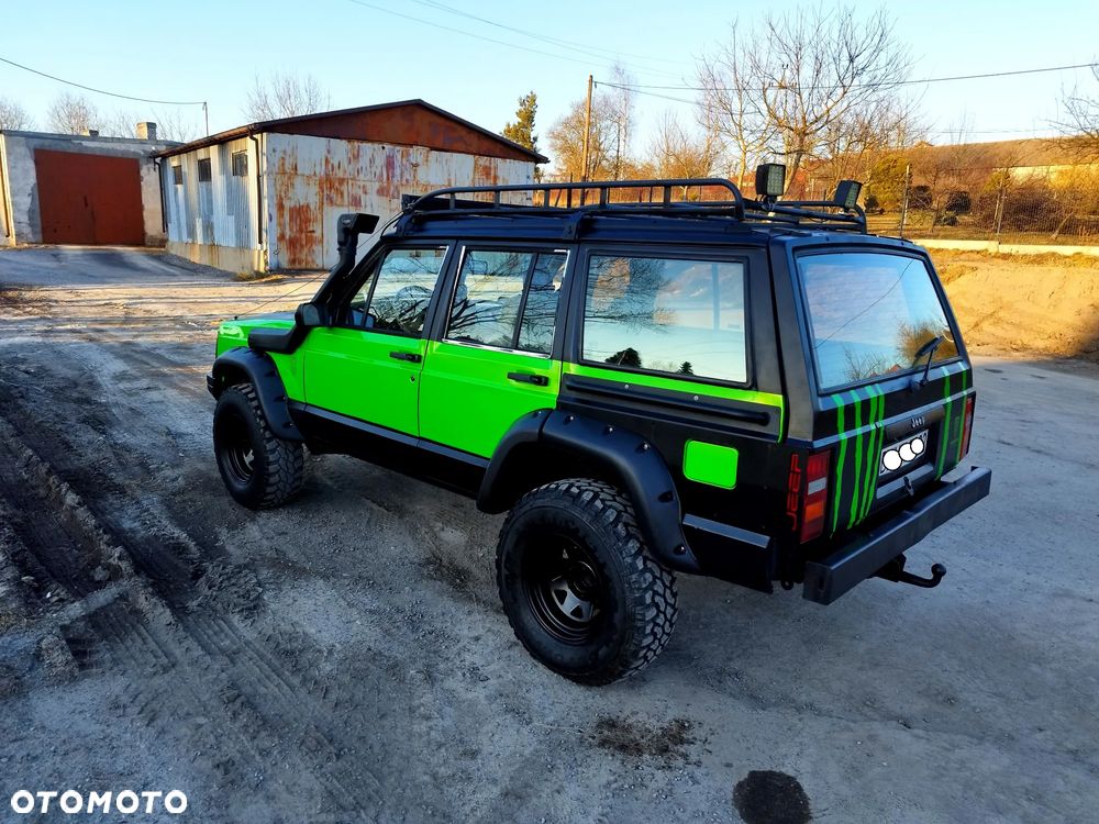 Jeep Cherokee 2.5 Sport - 14
