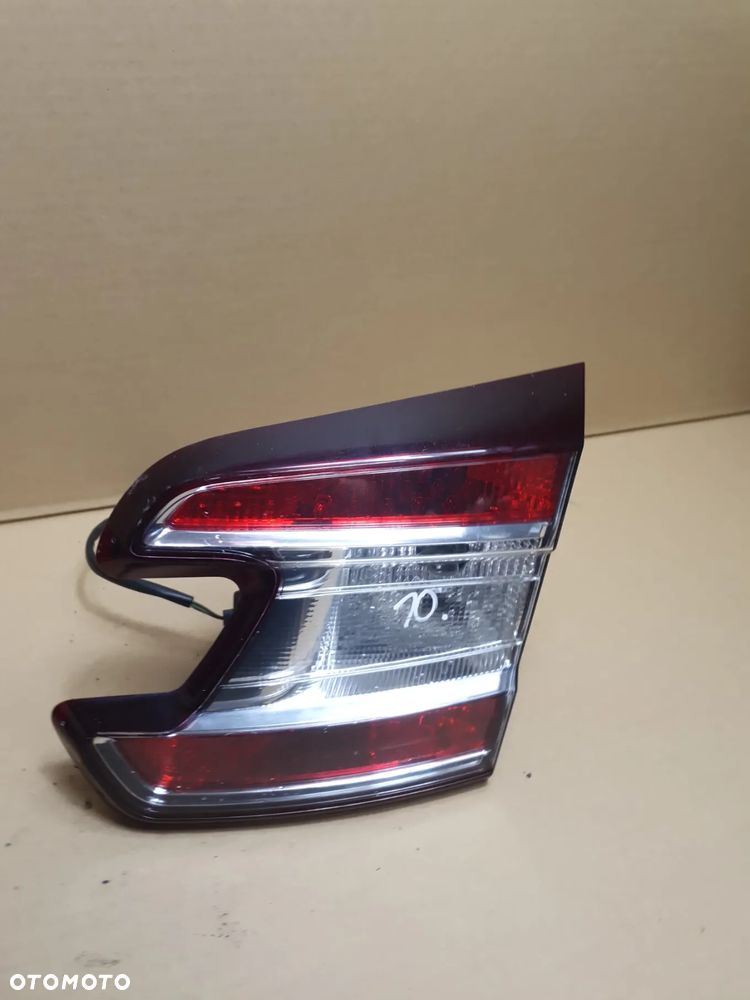 LAMPA PRAWA W KLAPE RENAULT MEGANE III KOMBI - 1