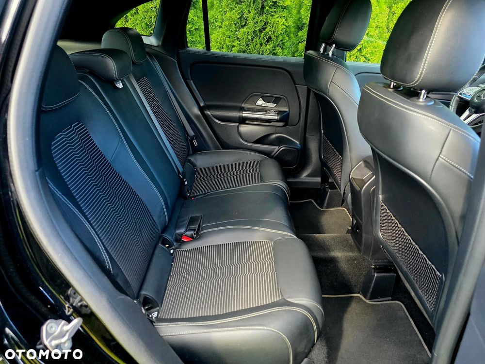 Mercedes-Benz GLA 180 7G-DCT - 20