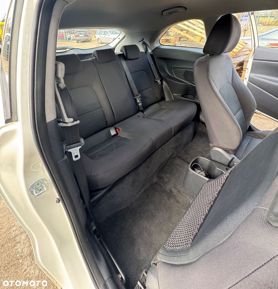 Kia Rio 1.1 crdi L - 11