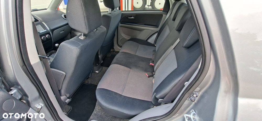 Suzuki SX4 1.6 VVT 4x2 Comfort - 23