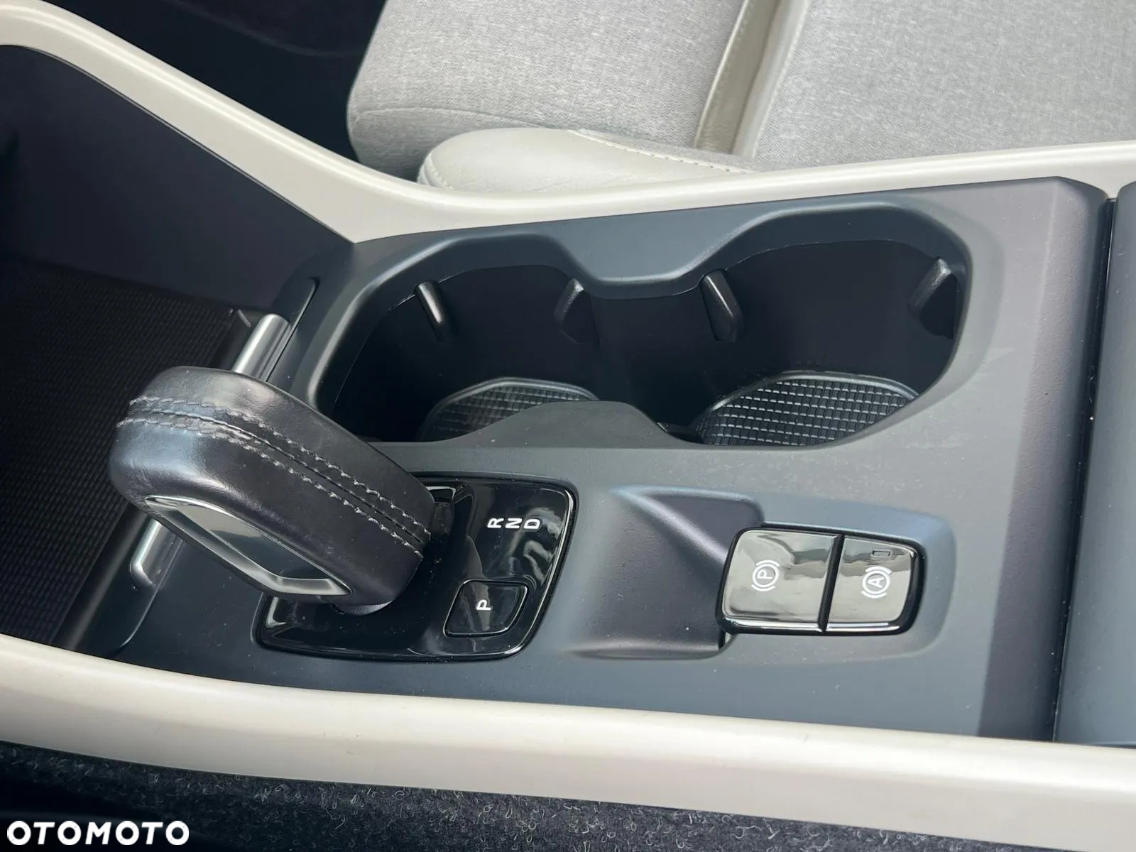 Volvo XC 40 - 24