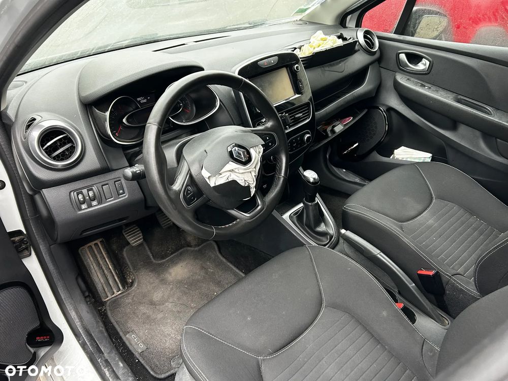 Renault Clio - 25