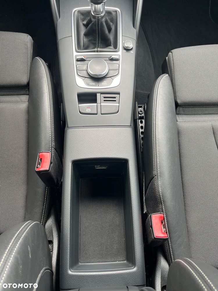 Audi A3 Sportback 2.0 TDI S line Sportpaket - 19