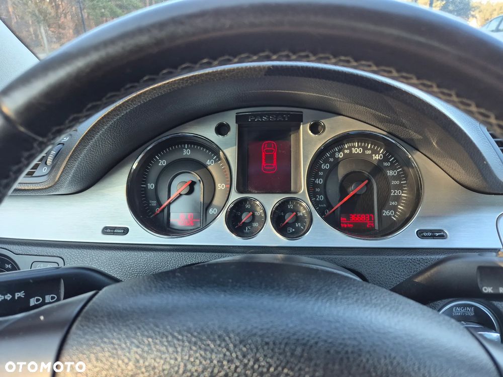 Volkswagen Passat 2.0 TDI DPF Highline - 33