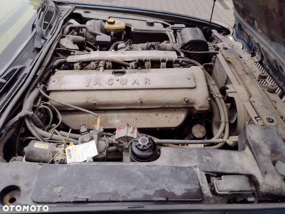 Jaguar XJ - 12