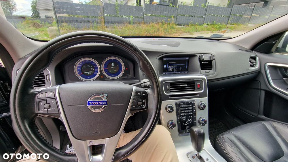 Volvo S60 D5 AWD R-Design - 2