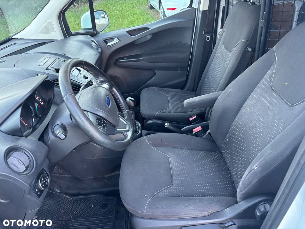 Ford Transit Courier - 9