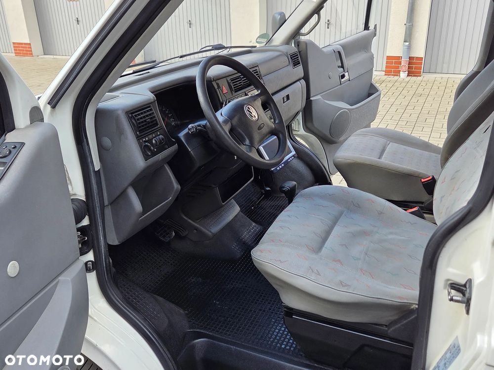 Volkswagen Caravelle - 28