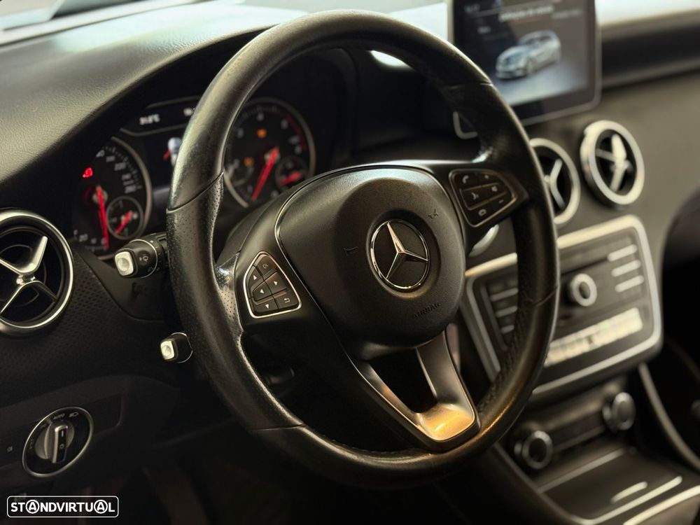 Mercedes-Benz A 180 d AMG Line - 8