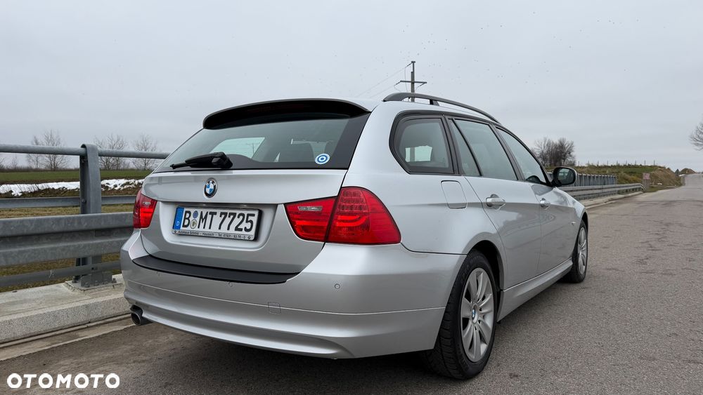 BMW Seria 3 320d xDrive - 12