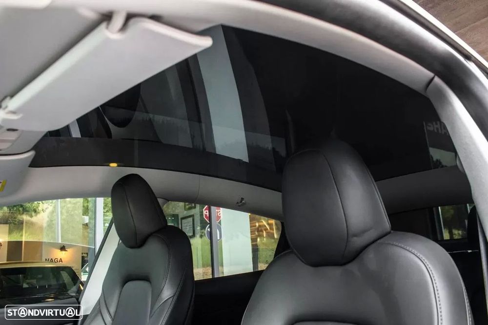 Tesla Model Y - 37