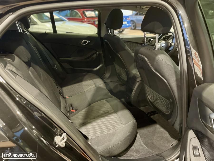 BMW 116 d Pack Essence - 30