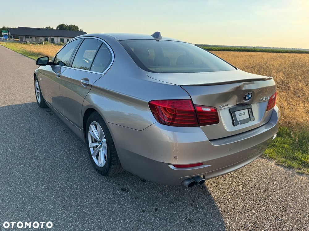 BMW Seria 5 528i xDrive Luxury Line - 4