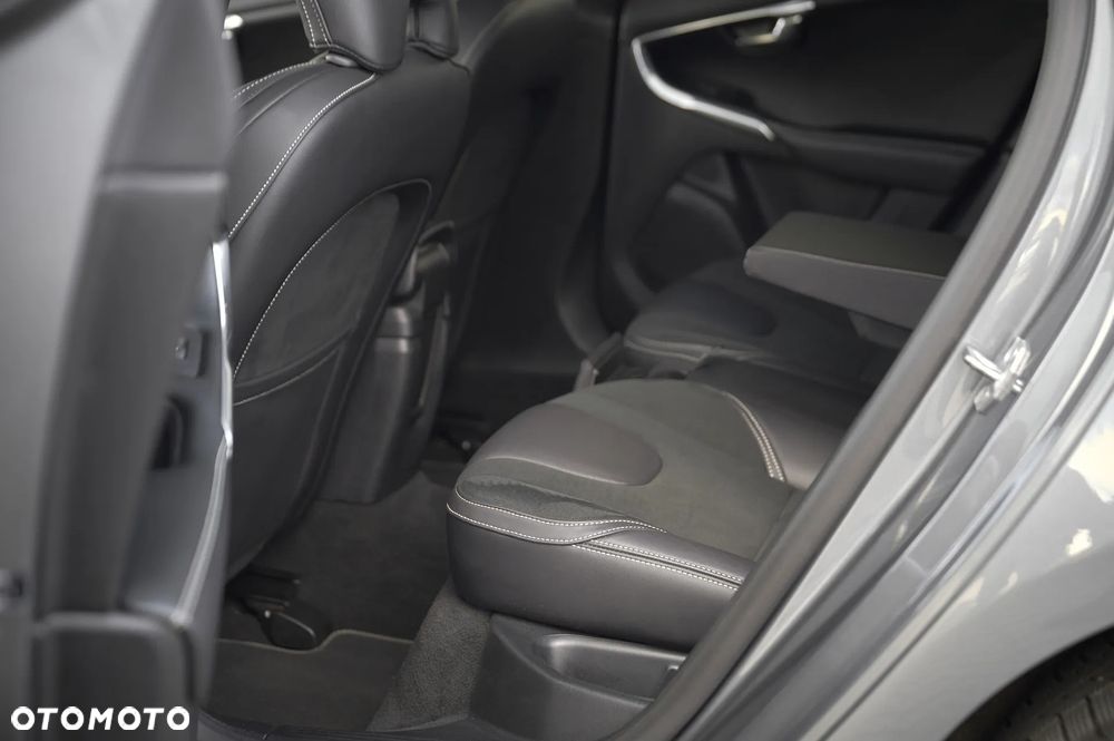 Volvo V40 D3 Geartronic RDesign - 29
