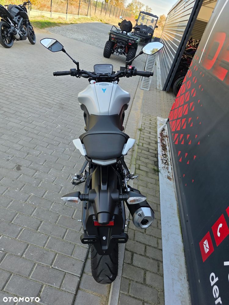 Yamaha MT - 19