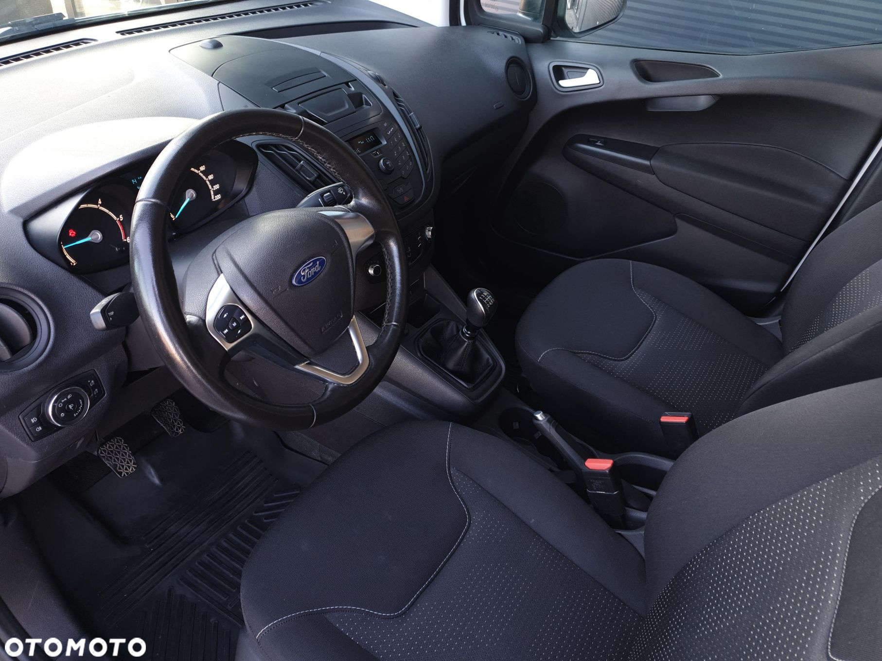 Ford transit-courier - 9