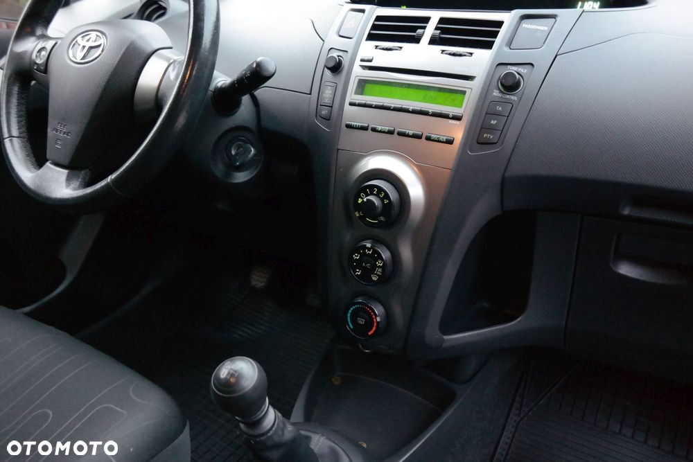 Toyota Yaris - 18
