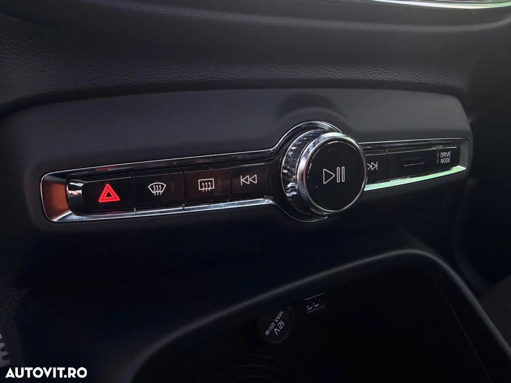 Volvo XC 40 D4 AWD Geartronic R-Design - 23