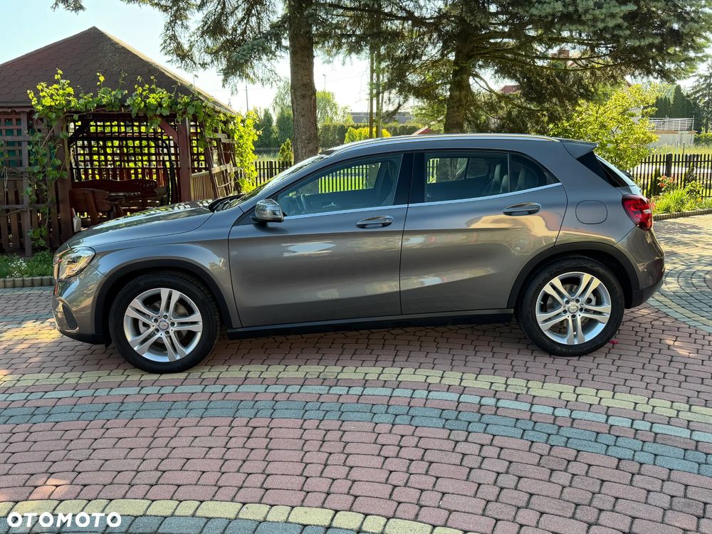 Mercedes-Benz GLA 180 UrbanStyle Edition - 11