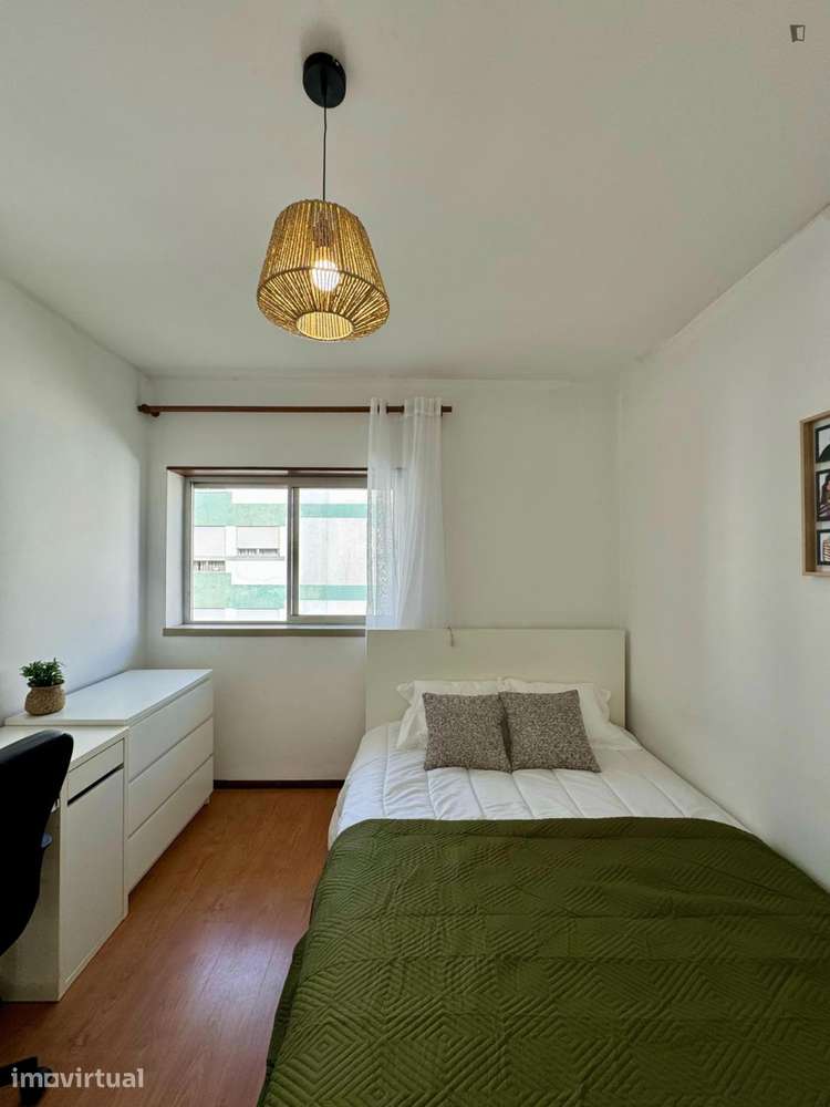 Quarto - localizado em Norton de Matos Coimbra - Grande imagem: 4/21