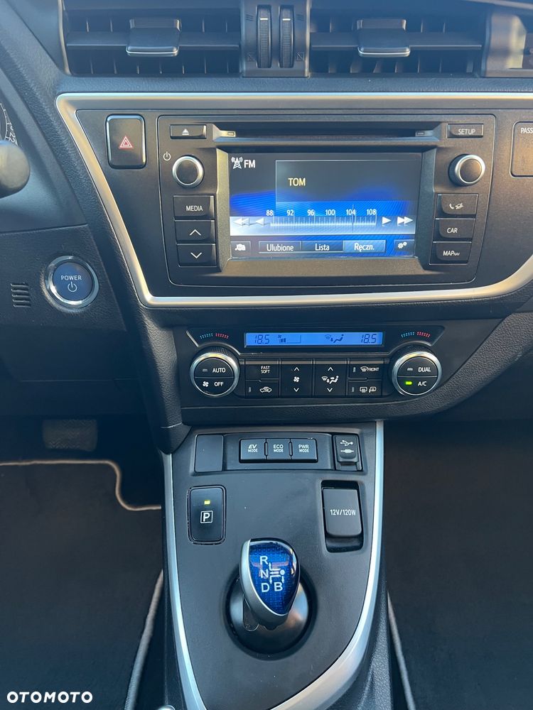 Toyota Auris 1.8 HSD Prestige NAVI - 27