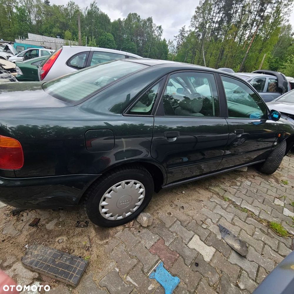 Drzwi / prawe lewe przód tył / sedan / Audi A4B5 (1995) kod lak: LY6P - 1