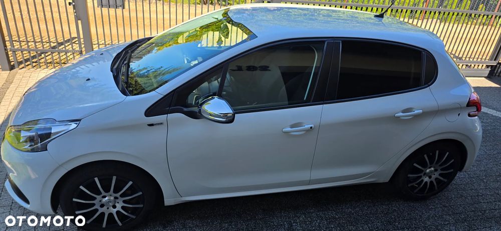 Peugeot 208 1.2 PureTech Style - 15