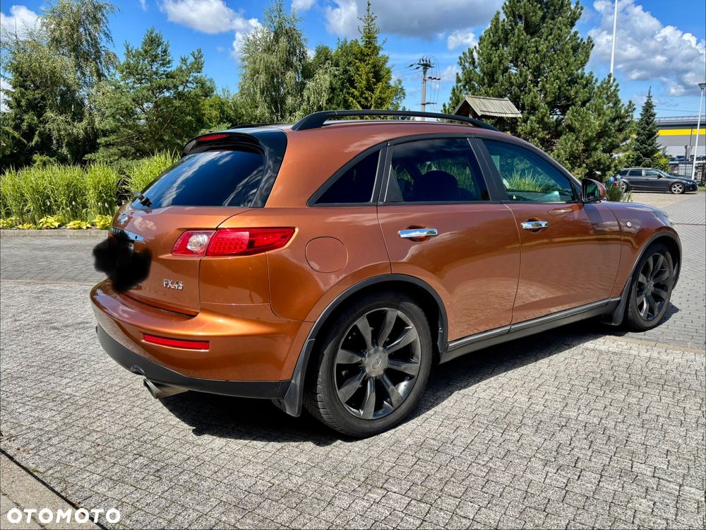 Infiniti FX - 8