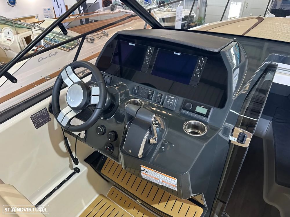 Quicksilver Activ 875 Sundeck - 34