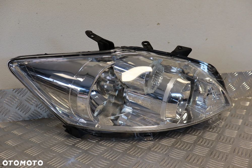 LAMPA PRZEDNIA PRZÓD PRAWA TOYOTA AURIS I LIFT SOCZEWKA 81130-02A40 2009-2012 - 2
