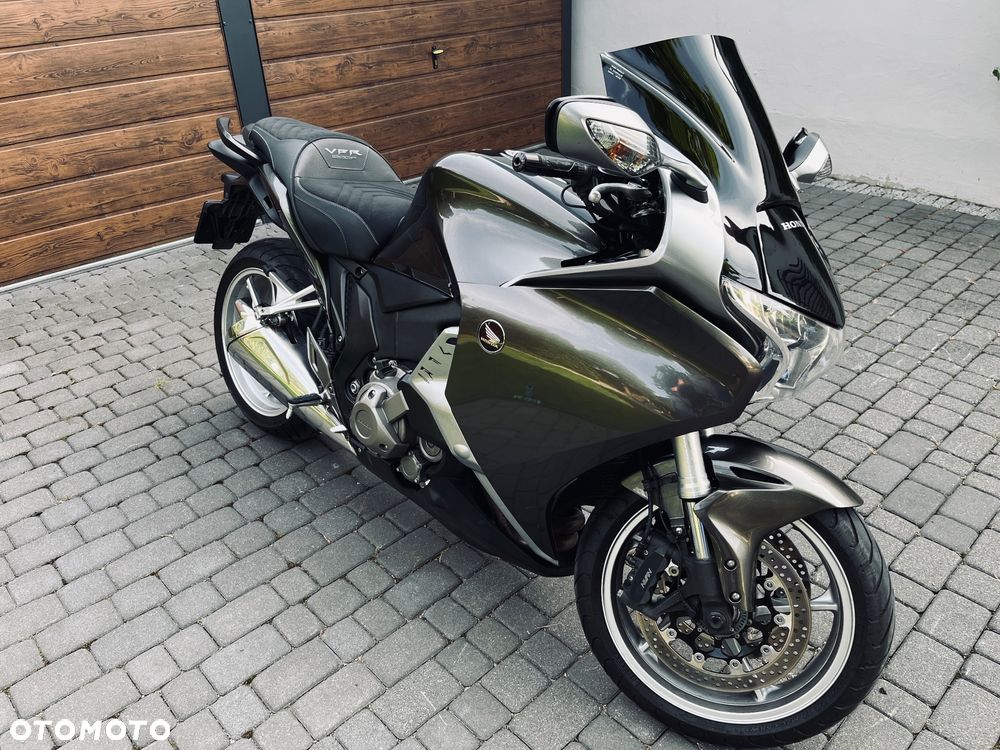 Honda VFR - 18
