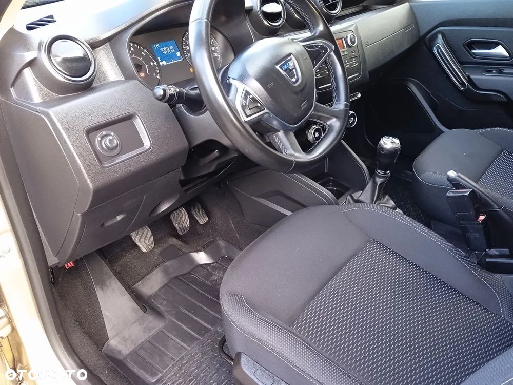 Dacia Duster 1.6 SCe Laureate S&S - 8