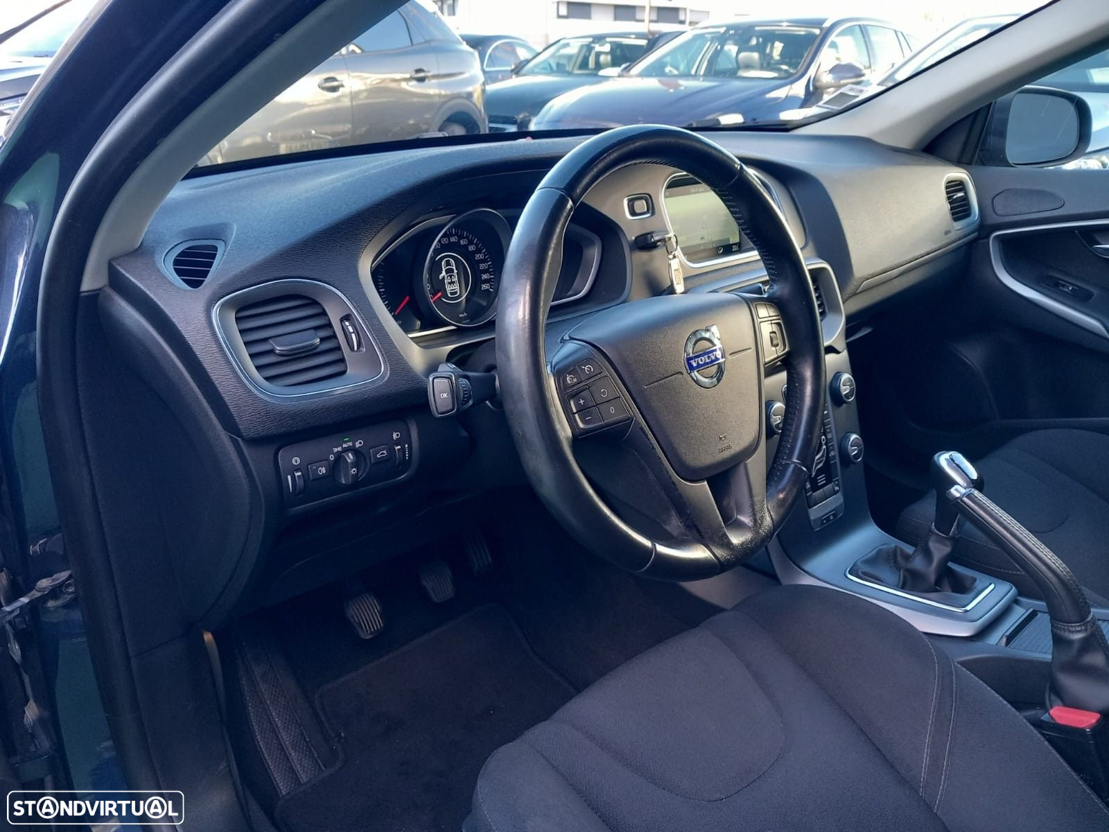 Volvo V40 1.6 D2 Eco Momentum - 9