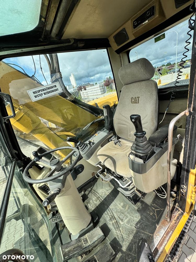 Caterpillar 318C - 18