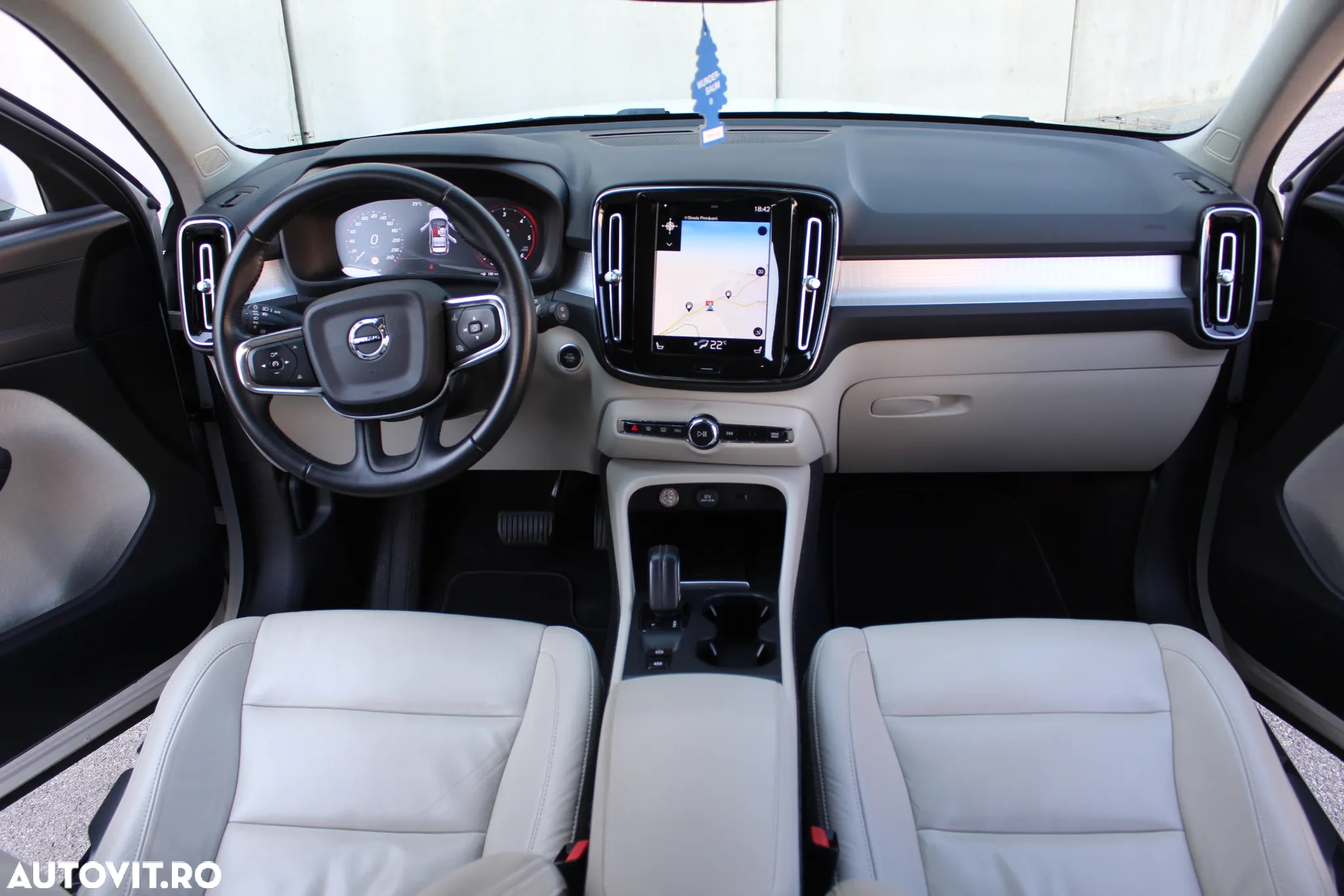 Volvo XC 40 D4 AWD Geartronic Momentum Pro - 10