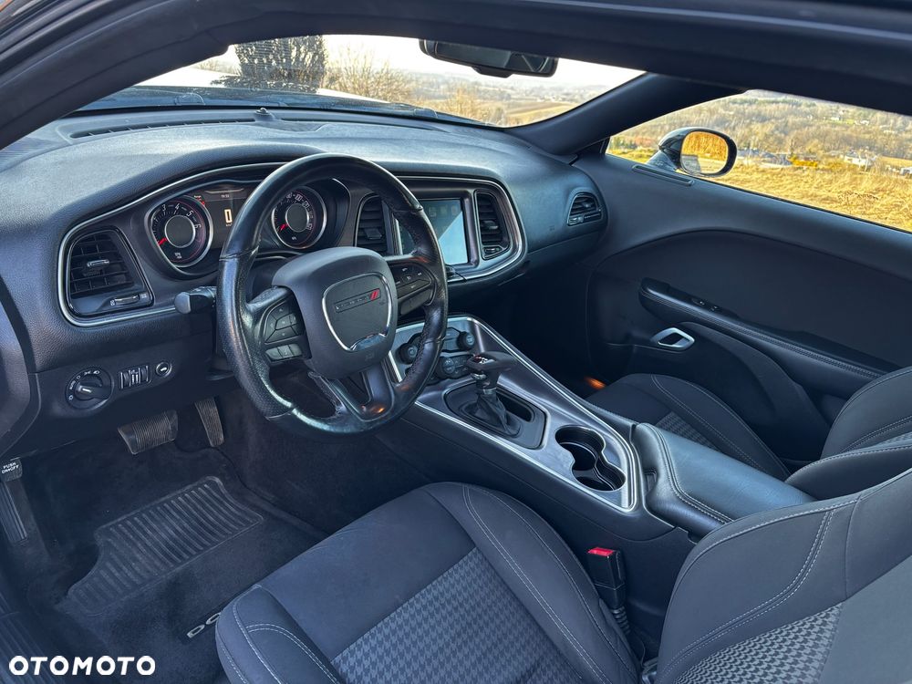 Dodge Challenger - 30