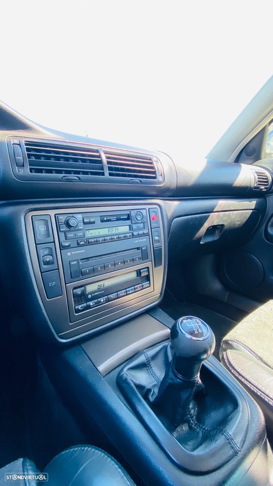VW Passat 1.9 TDi Highline - 8