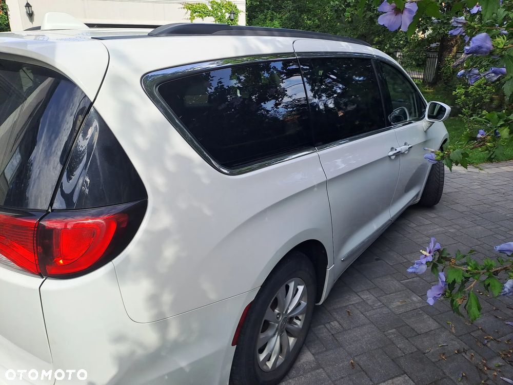 Chrysler Pacifica - 15