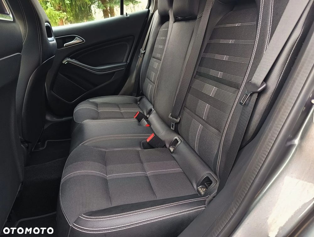 Mercedes-Benz GLA 200 Urban - 10