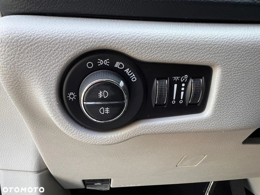 Chrysler Pacifica - 13