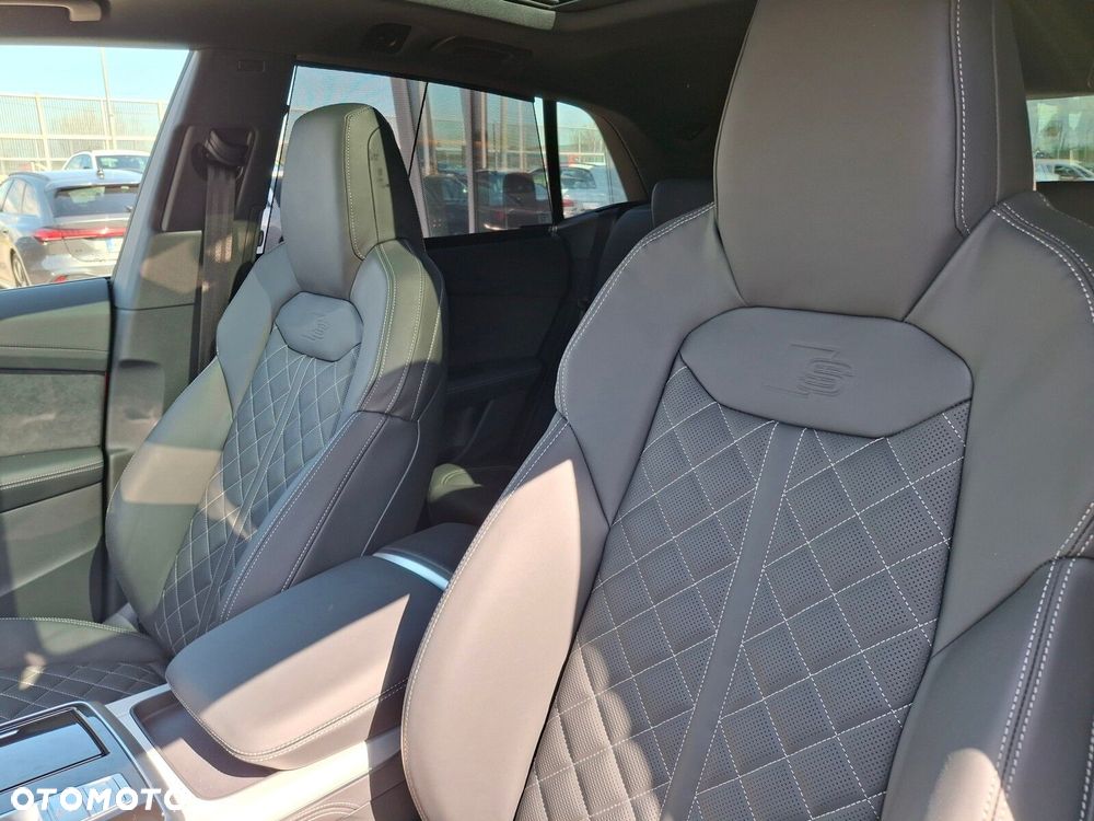 Audi Q8 - 33